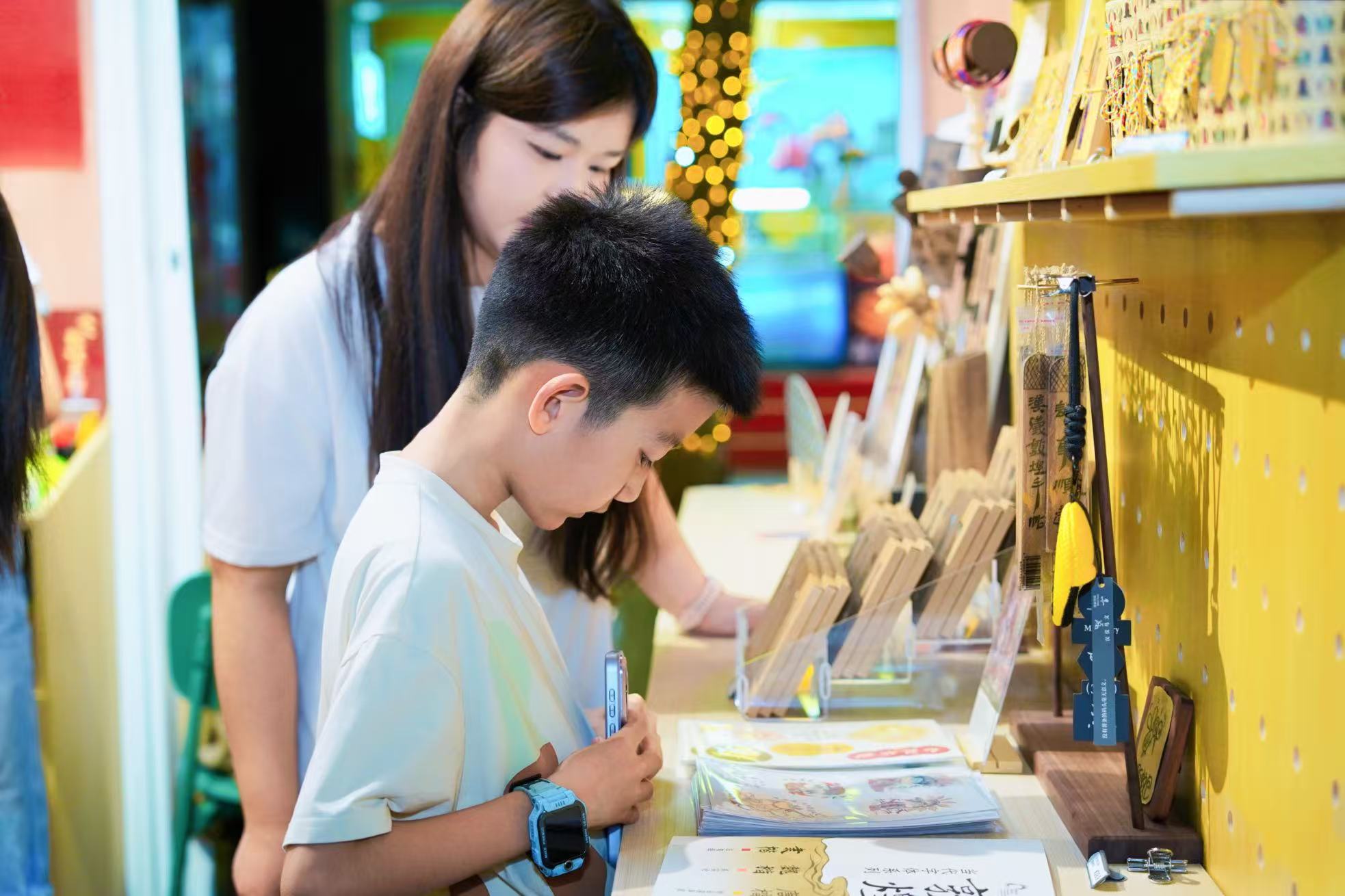 汉仪敦煌手帖亮相敦煌夏集：敦煌字体如何连接传统文化与现代设计
