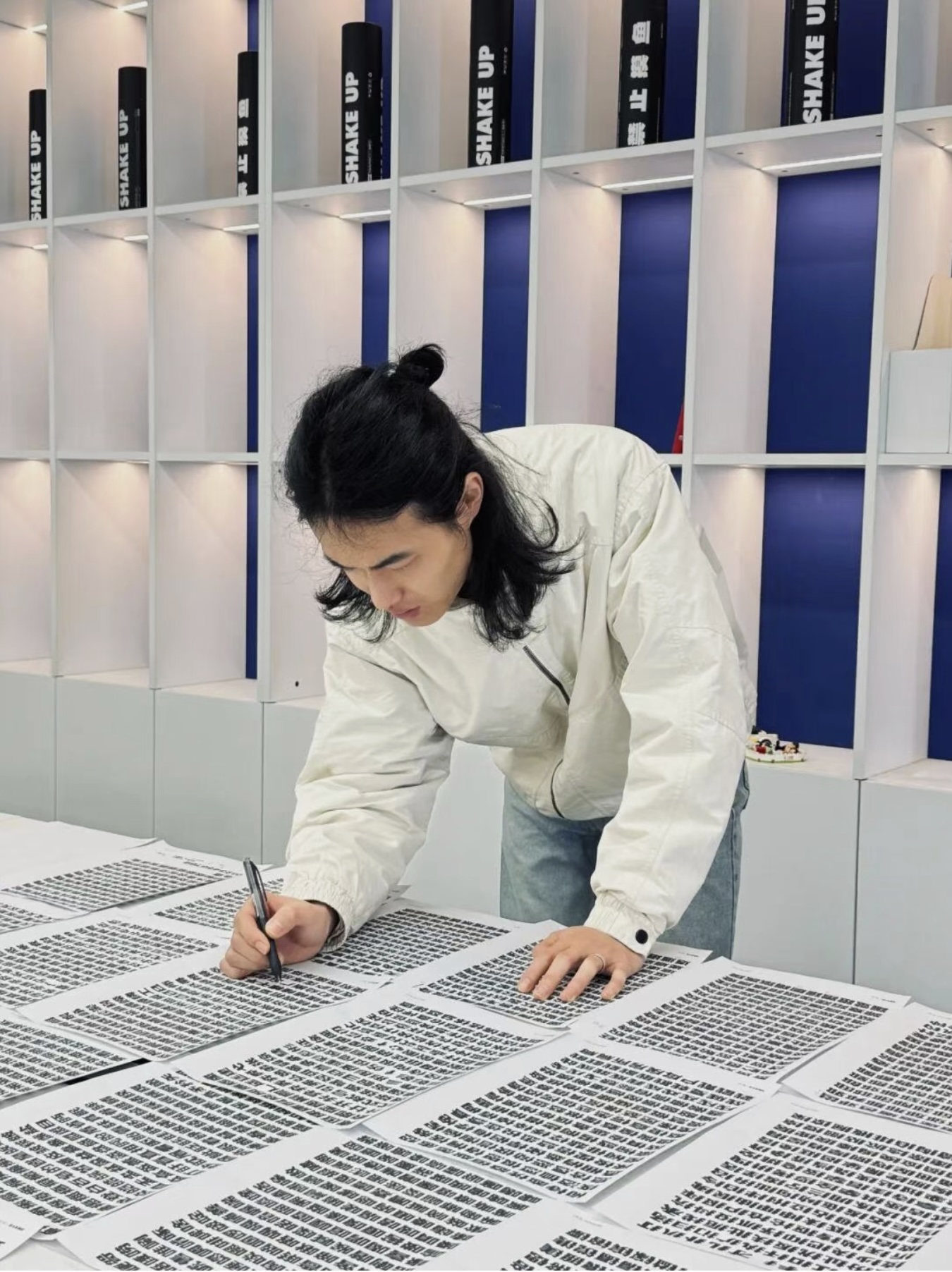 摇醒青年黑:融合黑体力量与宋体韵味的创意中文字体